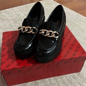 NEW GUESS LOAFERS SIZE 6,5